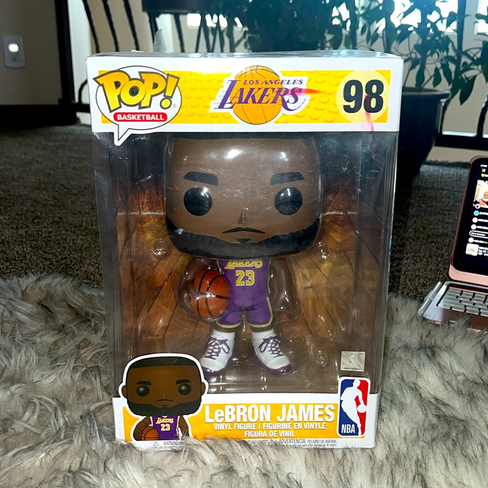 Funko pop 2020 LeBron James good condition neveropened NBA with sticker